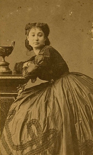 'Finette', photograph, 1860s, Glasgow University Library, Special Collections 'Finette', photograph, 1860s, Glasgow University Library, Special Collections